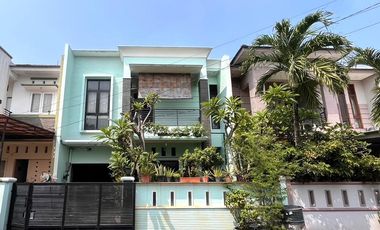 DIJUAL RUMAH 2 LANTAI SIAP HUNI