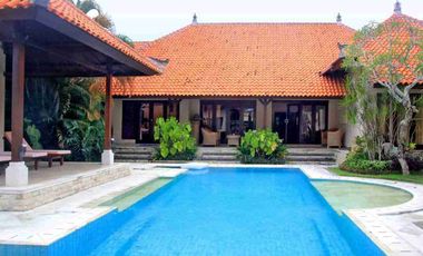 Villa Tropical di Taman Mumbul Nusa Dua