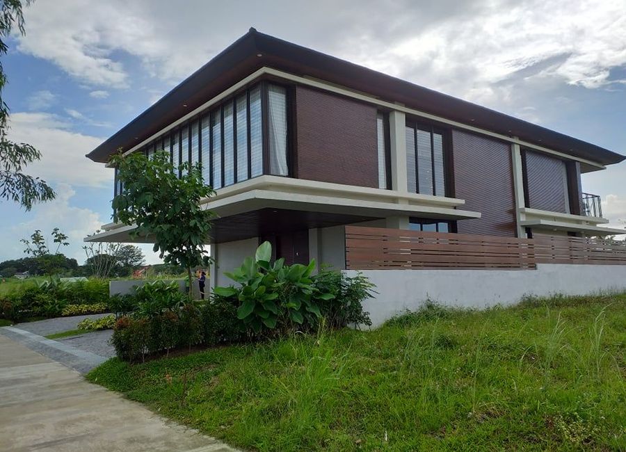 Trava, Malitlit, Santa Rosa, Laguna image 2