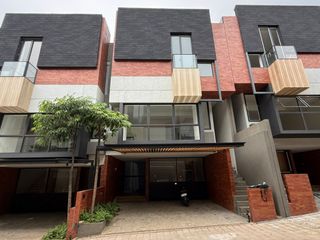 Jagakarsa - Rumah Baru Brand New House 2 Lantai Nempel Tol Tb Simatupang