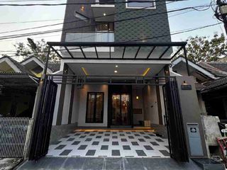 Di Rumah Baru Pamulang Estate