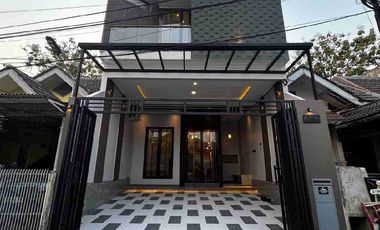 Di Rumah Baru Pamulang Estate