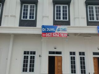 Rumah 2,5 Lantai Deli Suites