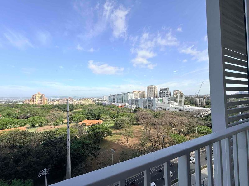 Lawton Avenue, Post Proper Southside, Taguig City, Metro Manila, National Capital Region, PHL