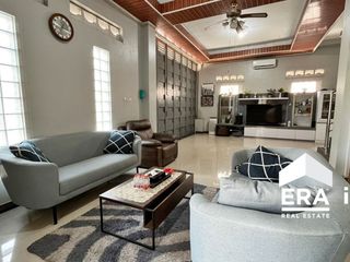 RUMAH DAN RUANG USAHA DIJUAL DI SOLO DEKAT STADION MANAHAN