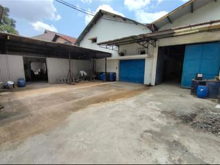 Gudang stategis di tengah kota deket ke tol di daerah Pajajaran
