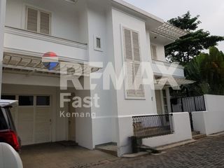 DIJUAL RUMAH MEWAH DI KEMANG JAKARTA SELATAN – PRIVATE POOL & SIAP HUNI