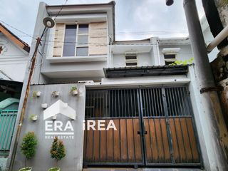 RUMAH 2 LANTAI DIJUAL DI SOLO AREA SINGOSAREN PLAZA, PASAR KEMBANG