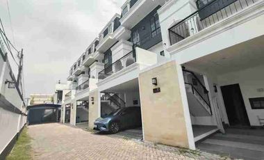 Di jual Luxury 4 lantai  Modern House Pejaten Barat, Siap Huni   Strategis