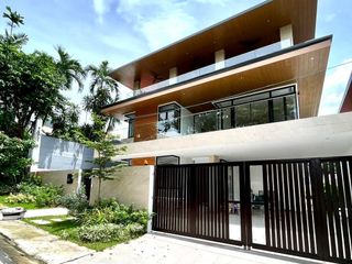 Elegant Brand New 7-Bedroom House in White Plains, QC