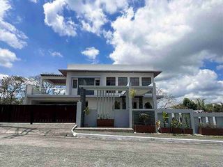 5BR 3-Storey Modern House for SALE in Royale Tagaytay Estates