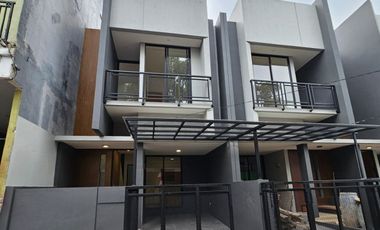 Dijual Super Rugi Rumah di Medang Lestari 2 Lantai