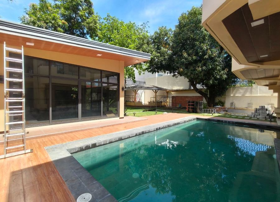 House for sale in Multinational vilage paranaque with Swimming pool ...