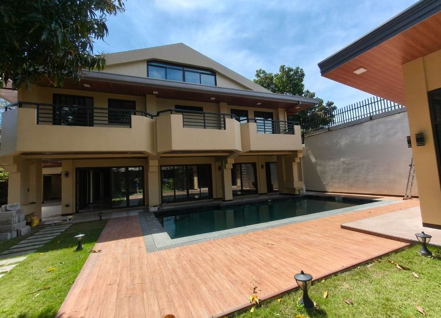 House for sale in Multinational vilage paranaque with Swimming pool ...