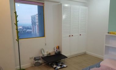 2BR Condo Unit for Sale in Globe Telecom Plaza , Mandaluyong City