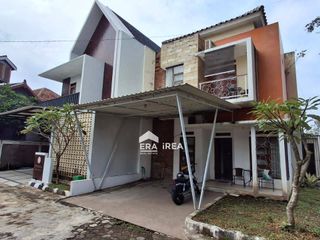 RUMAH 2 LANTAI DIJUAL DI JOGJA DEKAT KAMPUS STIPRAM DAN PASAR KOTAGEDE