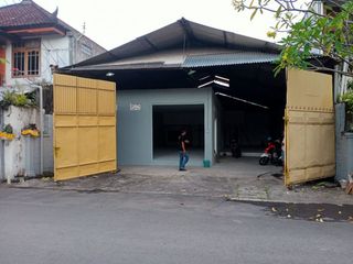 Jual/sewa cepat Gudang 200 m2 siap huni, lokasi tengah kota di Gatsu Timur