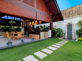 Di Jual Tropical Modern Vila 7 bedroom strategis 3 menit ke karma Kandara dan Sunday beach club Jimbaran