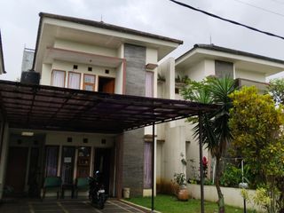 Rumah LELANG 2 lantai SHM nyaman cantik di D’Jardena Town House, Bandung