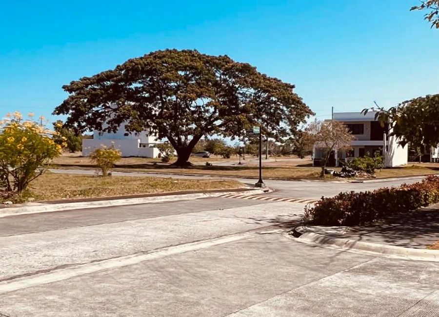South Lake Village, Malitlit, Santa Rosa, Laguna image 2