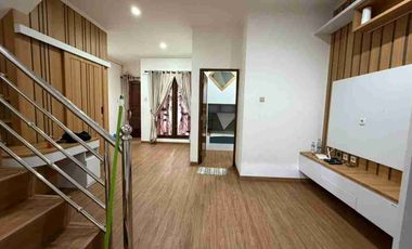 DIJUAL RUMAH SIAP HUNI FURNISHED DI PURI PERMATA MEDIA JAKARTA BARAT