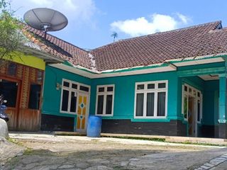 Rumah 331 m2 SHM Akses Mobil Dekat Jalan Raya Kabupaten Dijual Murah