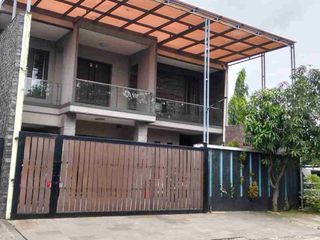 Dijual Rumah Mewah Fullfurnished Ada Swimmingpool di Banjar Wijaya Cipondoh