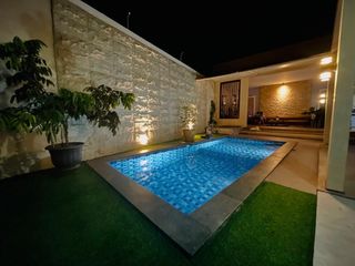 Rumah dengan kolam renang pribadi dekat RSUD Gerung