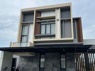 RUMAH MEWAH 2 LANTAI DEKAT TOL AKSES KE KAWASAN IKN