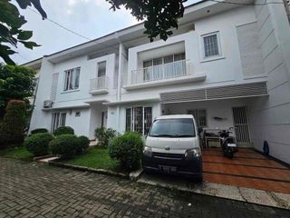 Rumah 2 lantai Cantik Siap Huni di Kamilia Residence Cirendeu , dekat MRT