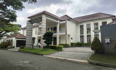 Di Jual Rumah Mewah dengan Private Pool di Boulevard Ijen Nirwana, Malang 

Tiap kamar ada mezzanine + walk in closet
Lantai Marmer

Luas Tanah : 1558 m²

Luas Bangunan : 1023 m²

Kamar Tidur : 5 + 2

Kamar Mandi : 9 +1

Listrik 2300 Watt

Air PDAM 

SHGB

Garasi 4

Carport 6

Hadap : Barat

Harga 21.7 M Nego