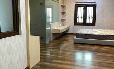 Dijual Rumah cantik 2 lantai di Srwijaya-Medan, sangat terawat dan strategis.