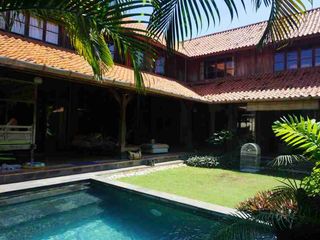 Villa Mewah Gaya Klasik Bali di Sanur, Bisa Jalan Kaki ke Pantai