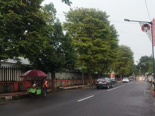DIjual Murah Poll Ex Pabrik Hitung Tanah Saja di Jalan Raya Kota Blitar