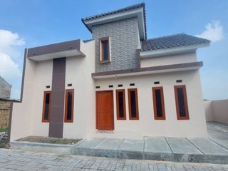 Legalitas Terjamin: SHM Ready! Rumah Pesan Bangun 380jt di Lokasi barat luwes  Kartasura k, Harga Asik!