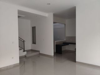 jual rumah 2 lantai PIK 2 uk 8x12,5m kosongan