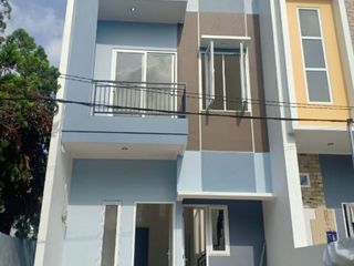 DIJUAL RUMAH BARU DI PERUMAHAN GADING GRIYA LESTARI JALAN DEPAN RUMAH LEBAR