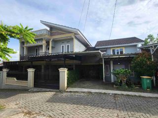 Dijual Rumah Mewah Dalam Komplek 5 KT , 3 KM Posisi Strategis LT 464 -Rp.1,5 M Nego