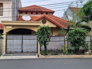 Rumah Bagus, Siap Huni, di jalan Utama Pamulang Permai, Tangerang Selatan