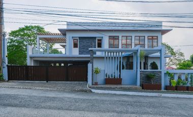 Luxury House and Lot for Sale in Tagaytay with Golf Course Membership | ₱59M