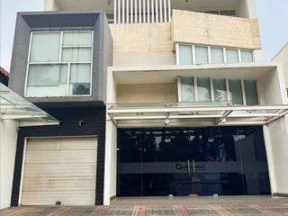 TURUN HARGA JUAL CEPAT GEDUNG KANTOR SIAP OPERASI LOKASI STRATEGIS & PREMIUM PINGGIR JALAN ANGGREK LOKA BSD