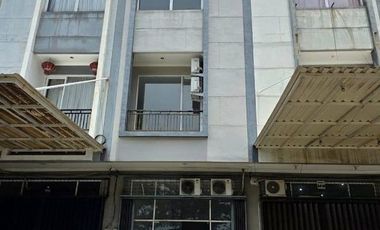 Ruko Royale Palm, C.15,  Cengkareng, di dekat Bandara Sukarno Hatta, Jakarta Barat