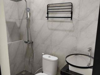 Disewakan rumah batam centre
Luas Tanah 8 x 19
3 kamar + 1 gudang
3 kamar mandi
Full Furnish
Meja makan
Sofa, TV, Water Heater
Kulkas
Harga 85 jt / 
Hub. 08228466----