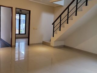 Dijual Cepat Rumah 2 Lantai Siap Huni di Rawamanguktan, Jakarta Timur