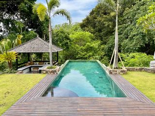 HIDDEN GEM 5 BEDROOMS MODERN TROPICAL STYLE JUNGGLE AND RIVER VIEW LOCATION AT MUNGGU - CANGGU