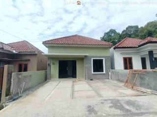 Rumah Siap Huni Murah Carport 2 Mobil 3 KT LT 121m²