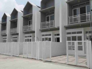 Rumah 2 lantai siap huni 4 kamar, dekat sekolah favorit Arcamanik - Bandung Timur