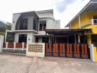 Dijual Villa 2 Lantai di Cibodas Cipanas – 4 KT, View Sejuk, Siap Huni