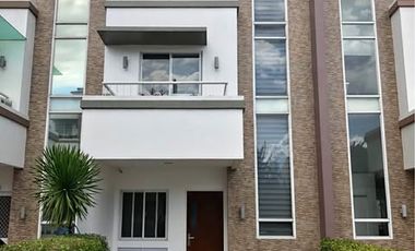 For Rent and For Sale Town House at Bicutan Betterliving Paranaque
