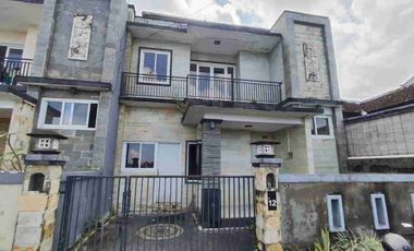 Rumah 2 Lantai Siap Huni View Sawah Denpasar Utara
Lokasi di JL Cekomaria Gg. Betet NO 12 A Peguyangan Kangin, Denpasar Utara

Spesifikasi:
Luas Tanah 100m2
Luas Bangunan 155m2
3 Kamar Tidur
3 Kamar Mandi
Car Port
Dapur
Ruang Tamu
Ruang Keluarga 
Balkon
Listrik 1300w

Selling Point 10 menit menuju Living world Mall
Dekat Sekolah 
Lingkungan nyaman dan Asri
View Sawah

Harga 1.5 M Nego